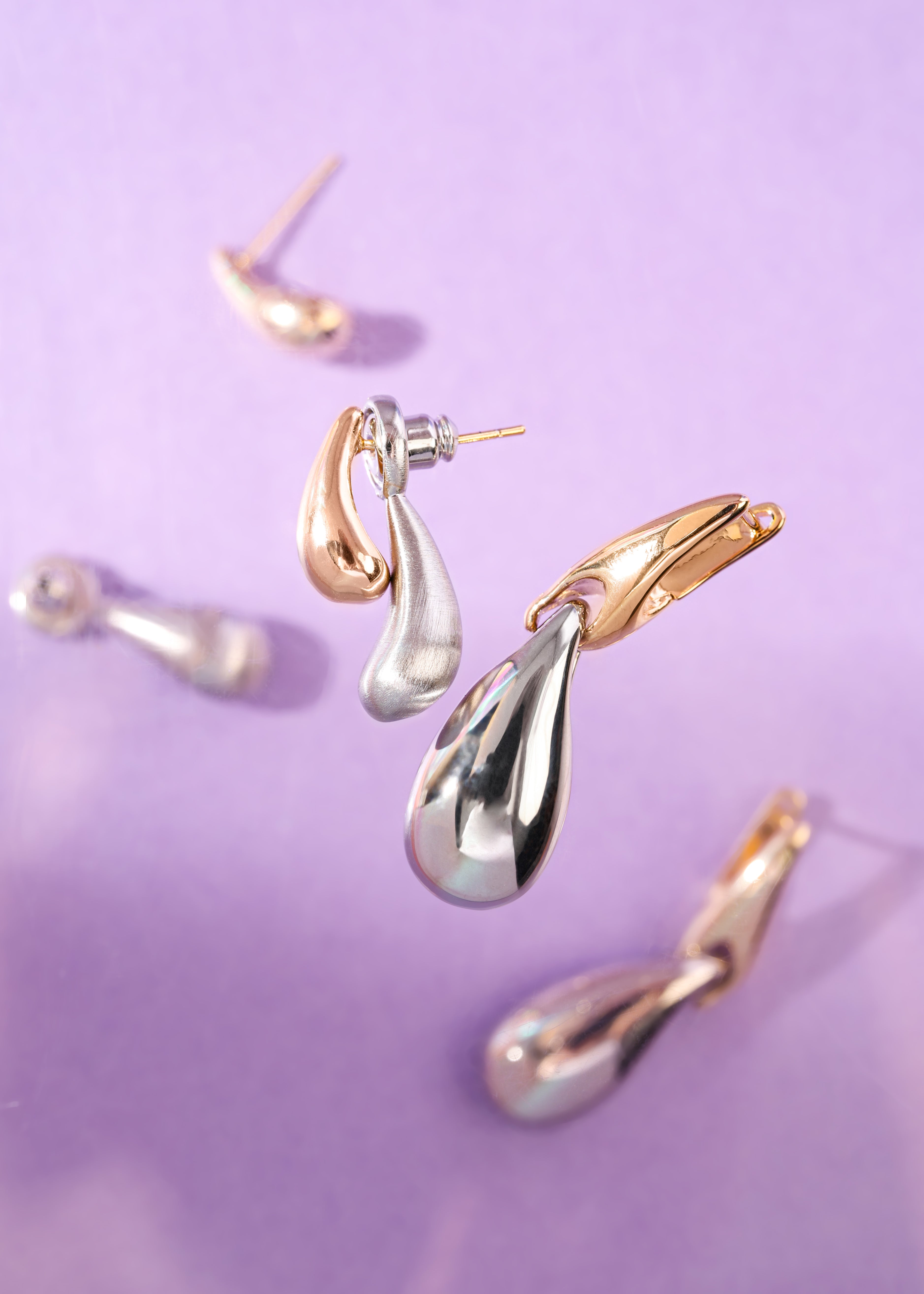 A Unique Mix: Wearing Gold and Silver Jewelry Together