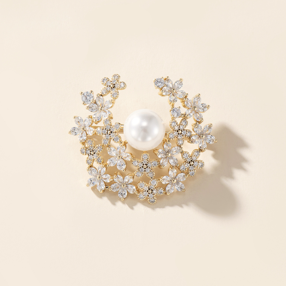 Lisa Wreath Brooch