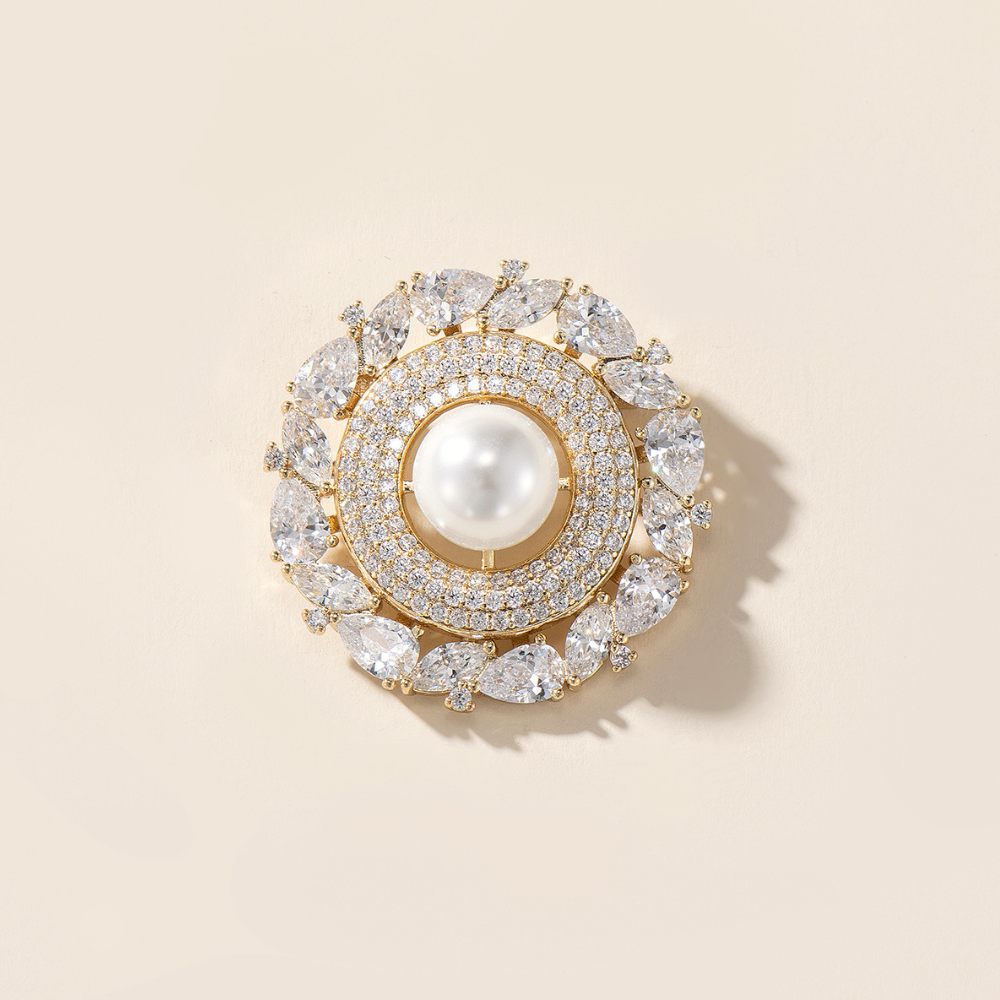 Lisa Wreath Brooch