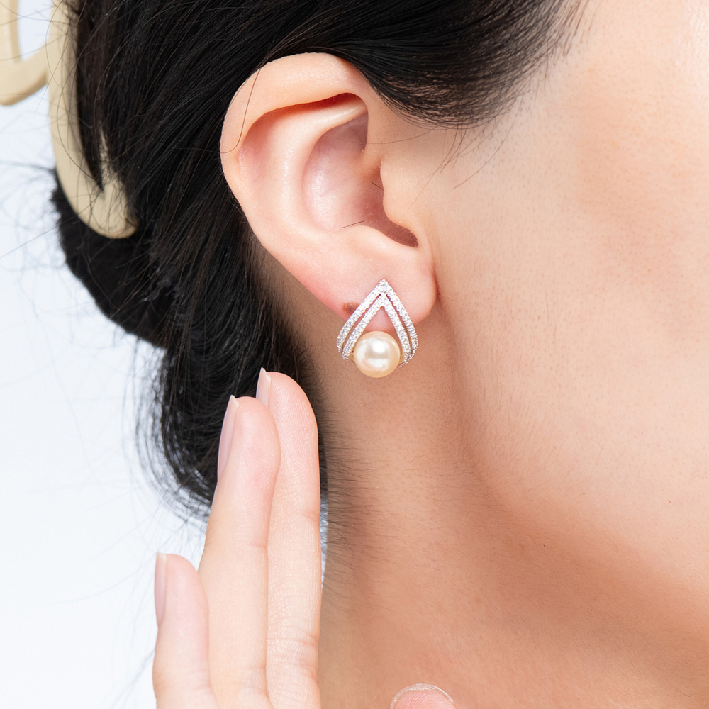 Mira Pearl Stud Earrings