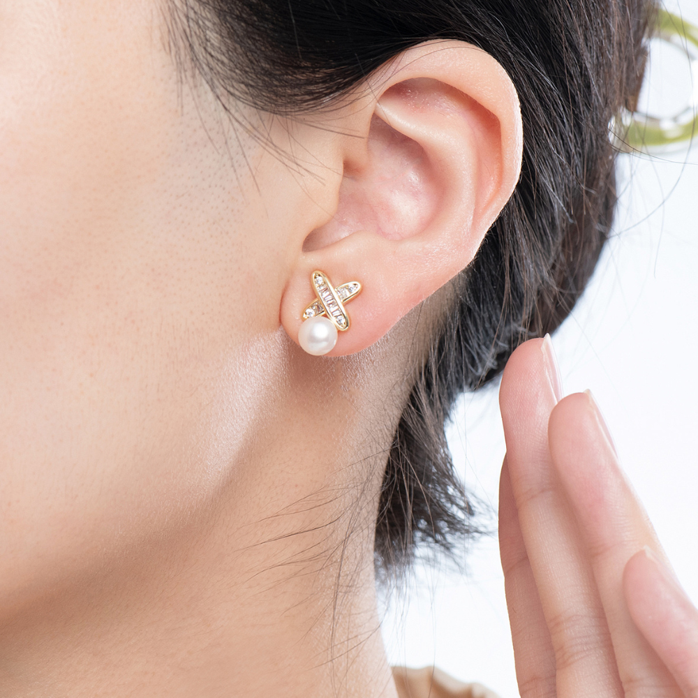 Calla Freshwater Pearl Stud Earrings