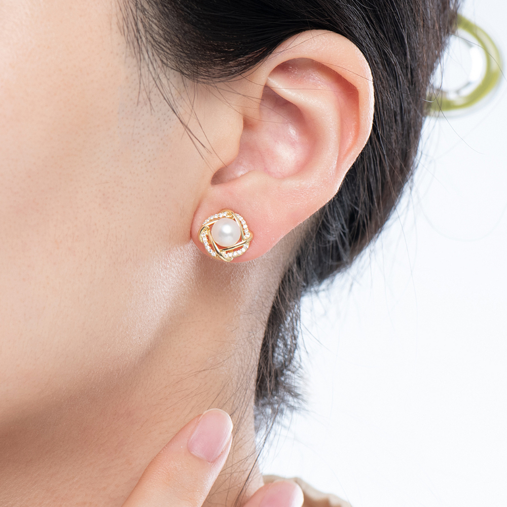 Yasmine Freshwater Pearl Stud Earrings