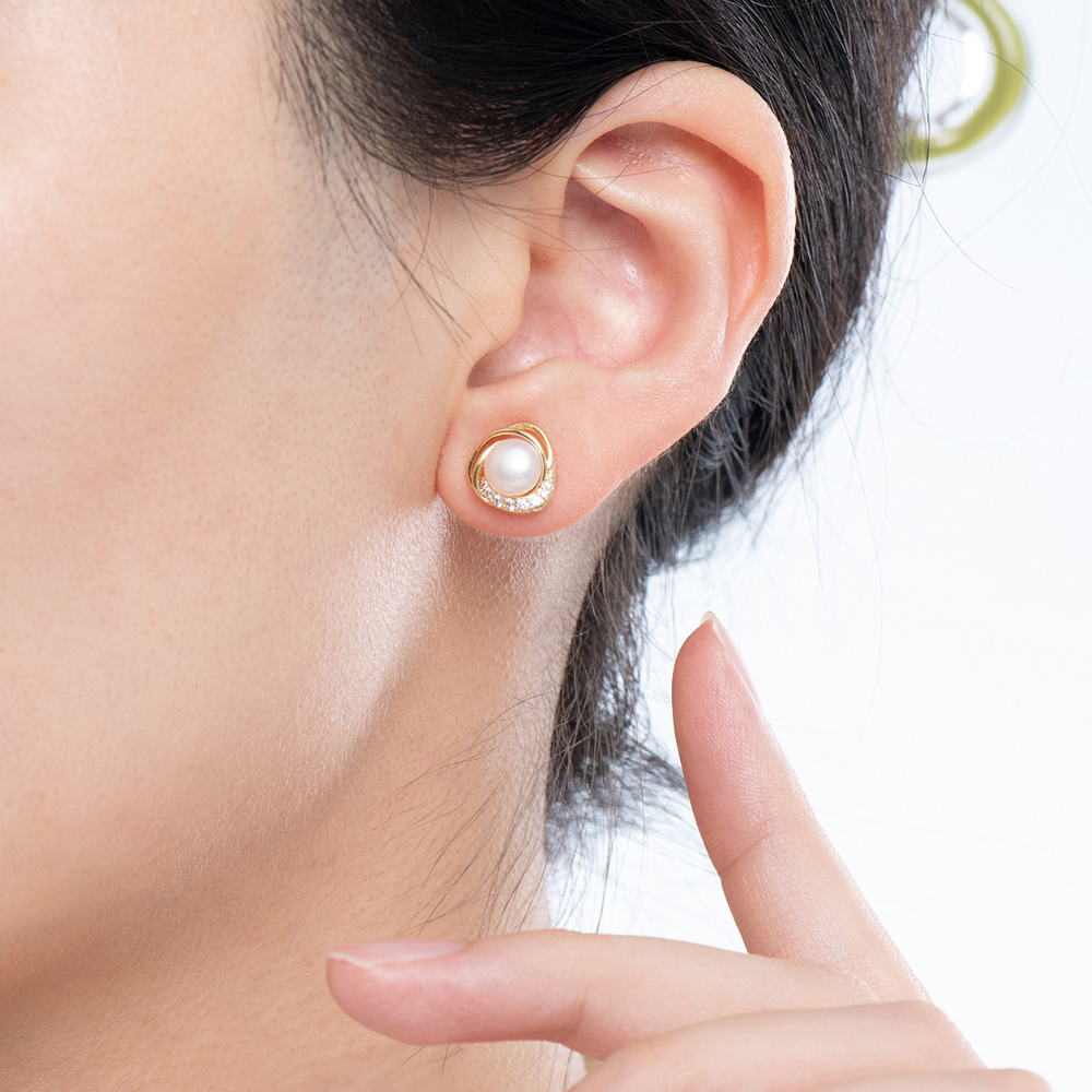 Gianna Freshwater Pearl Stud Earrings