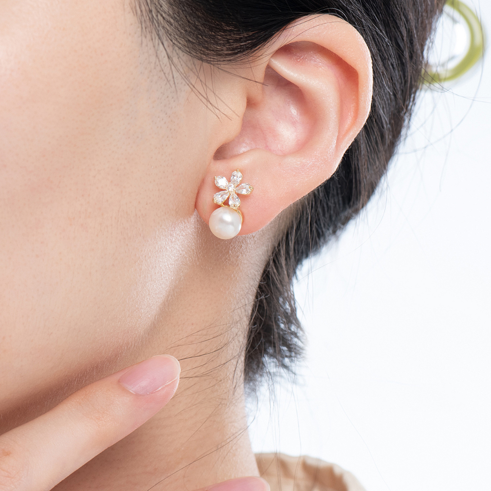 Lorraine Freshwater Pearl Flower Stud Earrings