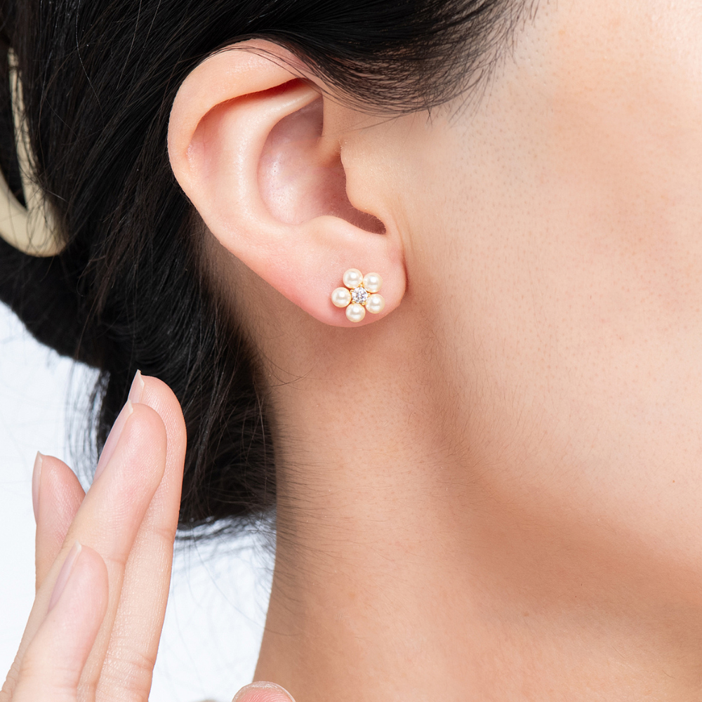 Faye Pearl Flower Stud Earrings