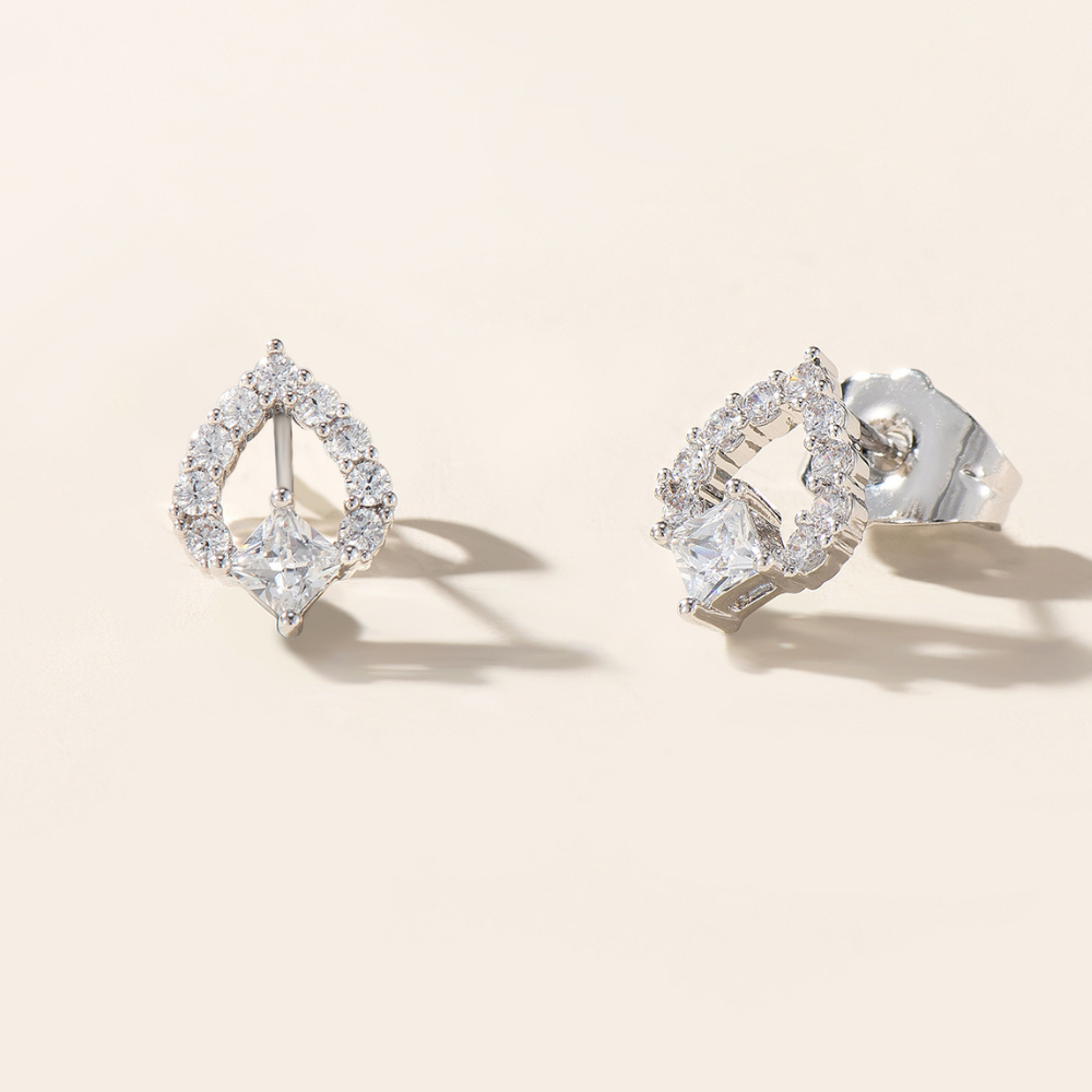 Sonya Stud Earrings