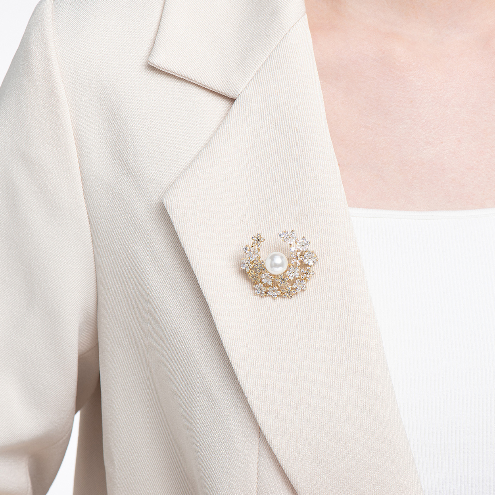 Lisa Wreath Brooch