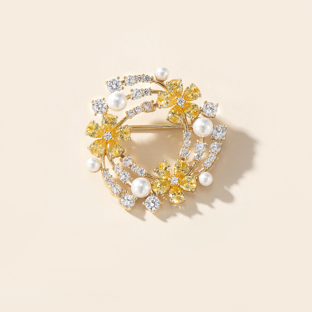 Lisa Wreath Brooch