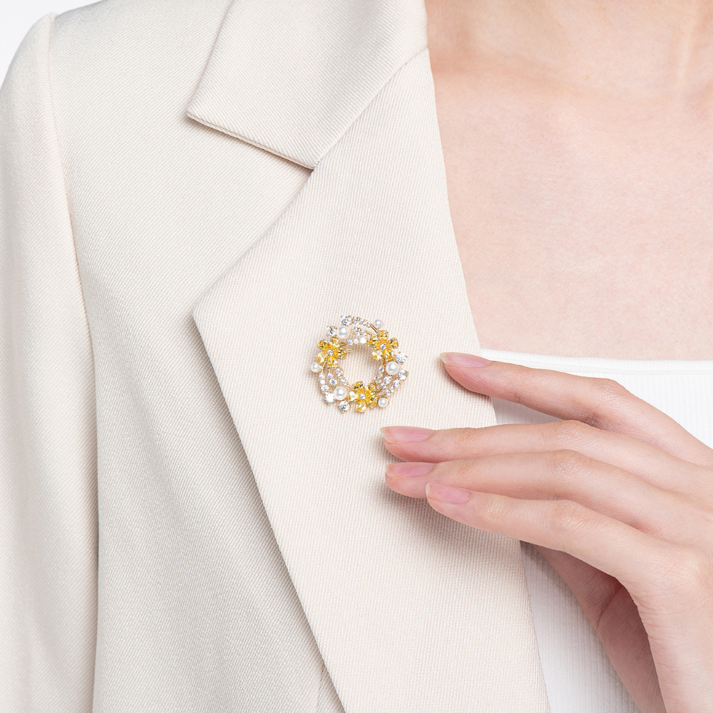 Lisa Wreath Brooch