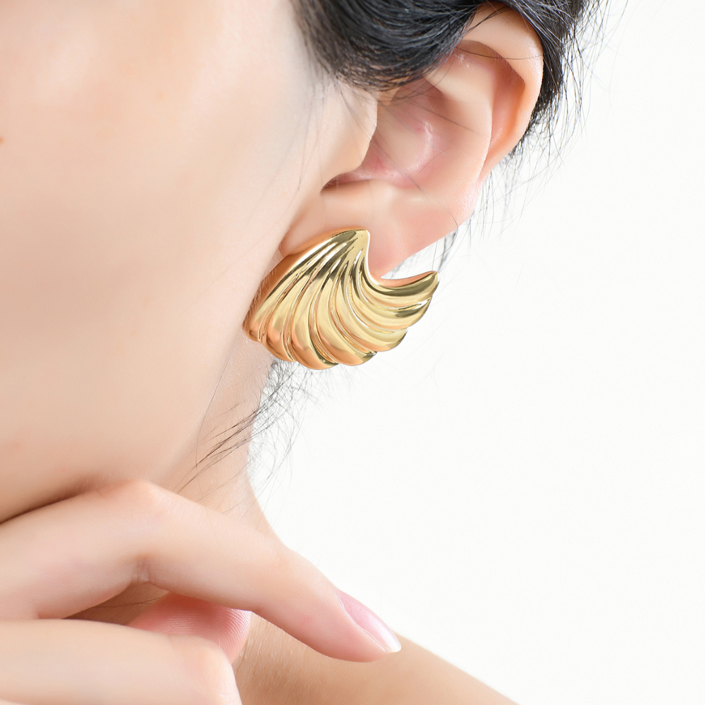 Nami Wave Stud Earrings
